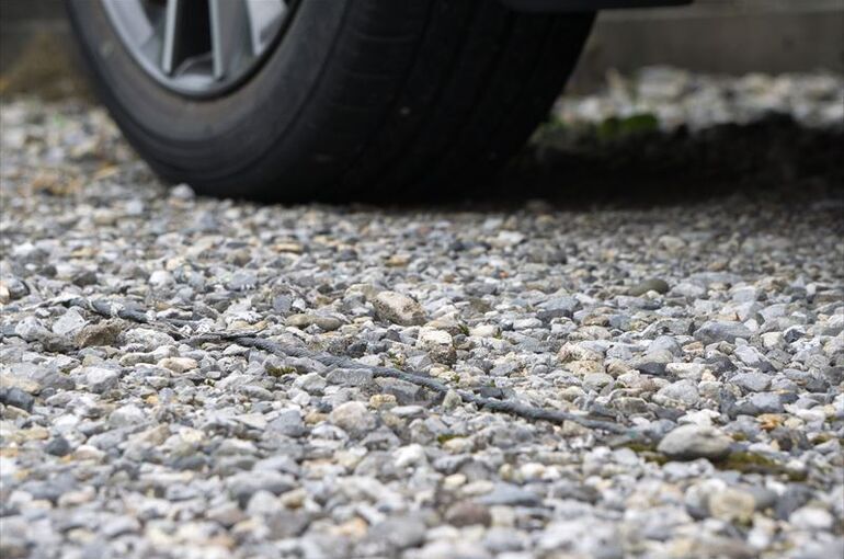 駐車場にできる水たまりを解消する方法について